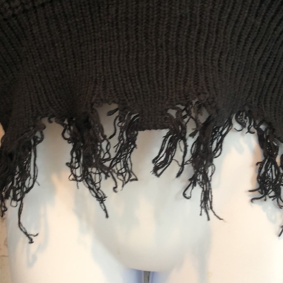 Coco + Jaimeson Destructed Sweater NWOT Medium - Picture 2 of 10